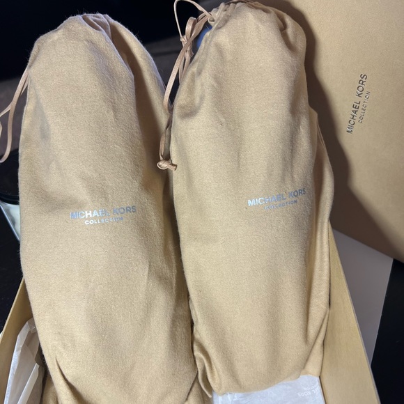 Michael Kors “Rae” black leather slide on shoes, size 9 - Picture 6 of 10